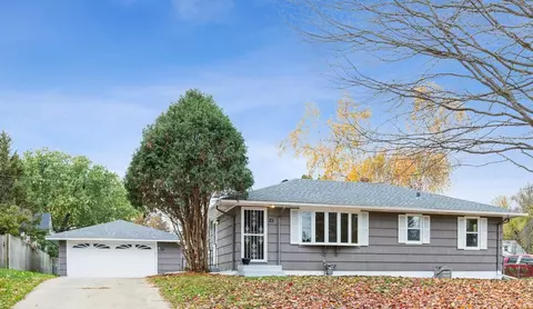 33 Ferndale St N, Maplewood, MN 55119