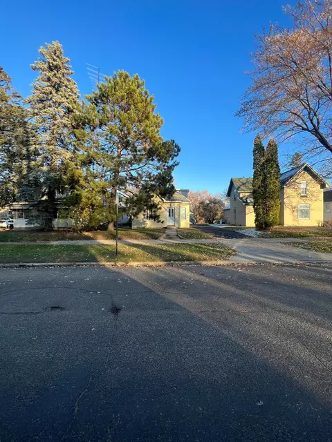 817 S 7th St, Brainerd, MN 56401 photo 2