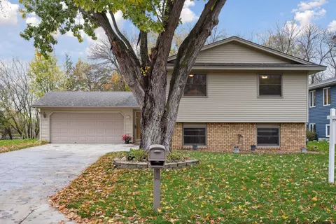 10061 Ives Ln N, Maple Grove, MN 55369