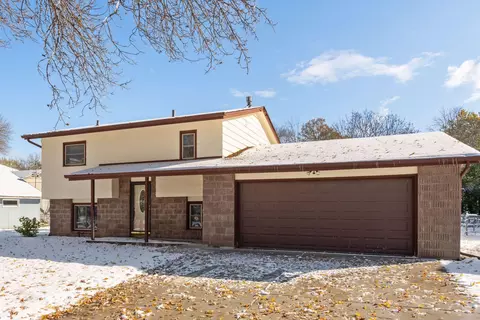 1003 Honeysuckle Ln, Farmington, MN 55024