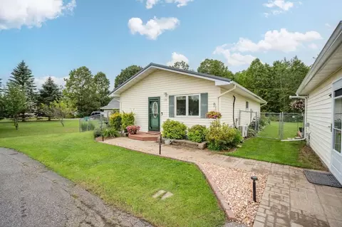106 Parkwood Dr, Wrenshall, MN 55797