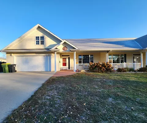 303 6th St SW, Pipestone, MN 56164