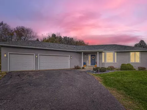 424 Brookwood Dr, Hudson, WI 54016
