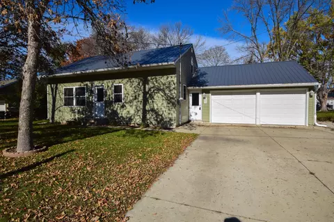 121 School St, Belgrade, MN 56312