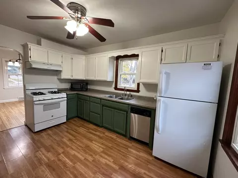 724 9th St SW, Willmar, MN 56201 photo 4