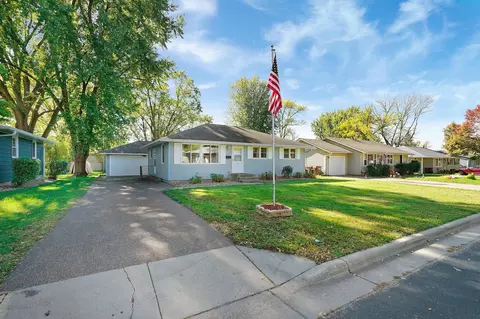 915 6th St W, Hastings, MN 55033