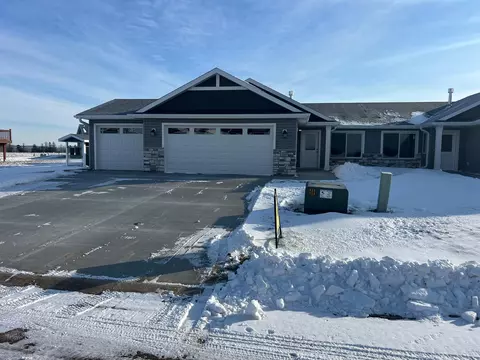 881 Tallgrass Ct, Wanamingo, MN 55983