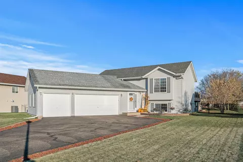 920 E Orchard St, Belle Plaine, MN 56011