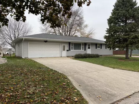 908 N Renville St, Winthrop, MN 55396