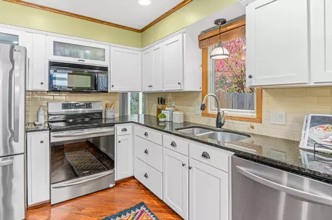 10020 Union Terrace Ln N, Maple Grove, MN 55369