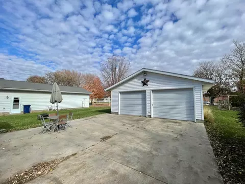 217 N Spring Ave, Springfield, MN 56087 photo 4