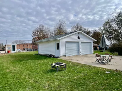 217 N Spring Ave, Springfield, MN 56087 photo 3