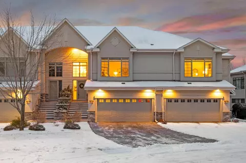 559 Willoughby Way E, Minnetonka, MN 55305
