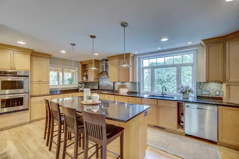 1075 Lake Oaks Dr, Shoreview, MN 55126