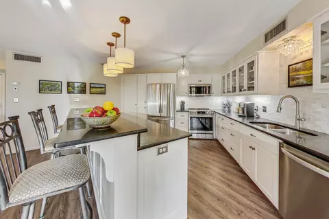 1850 Eagle Ridge Dr #E307, Mendota Heights, MN 55118