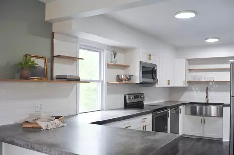 2562 Fairview Ave N, Roseville, MN 55113