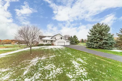 14115 Clearview Dr, Shakopee, MN 55379