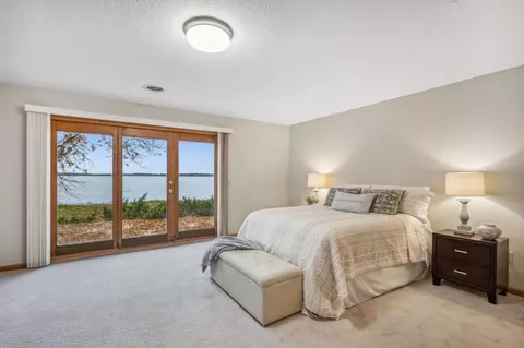 2410 Crest Way, Rush City, MN 55069