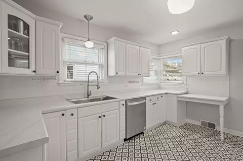 4151 Zenith Ave N, Robbinsdale, MN 55422