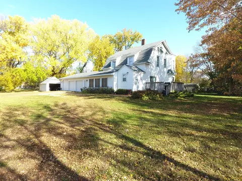 107 W Blessum St, Hanska, MN 56041