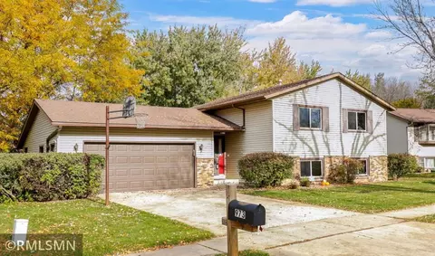 973 Chalet Dr NW, Rochester, MN 55901