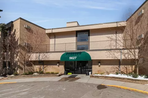 5627 Green Circle Dr #208, Minnetonka, MN 55343