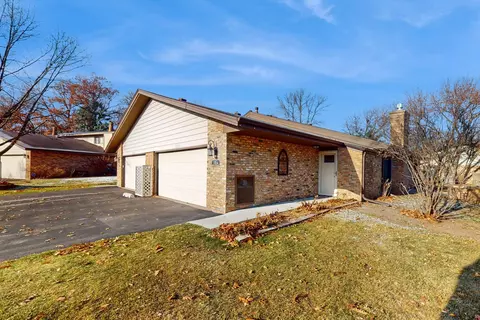 1054 Zanzibar Ln N, Plymouth, MN 55447