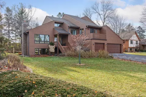 8140 Rhode Island Cir, Bloomington, MN 55438
