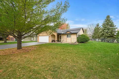 3253 Libby Ln, Vadnais Heights, MN 55127