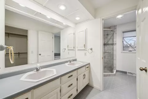 Bath - 2227 26th Ave S, Saint Cloud, MN 56301 photo 4 of 5