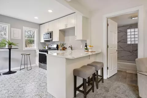 2221 Chateau Ln, Mound, MN 55364