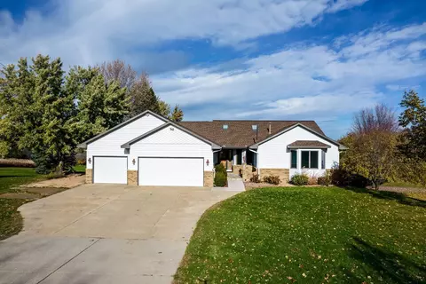 8244 27th St N, Lake Elmo, MN 55042