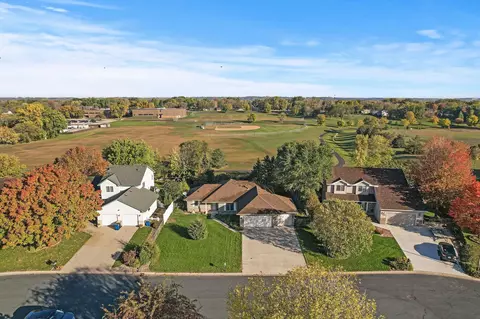 1665 Dalles Dr, Shakopee, MN 55379