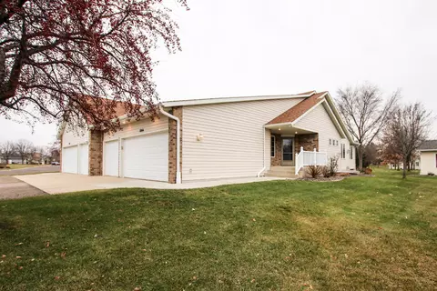 1044 Prairie View Dr SW, Hutchinson, MN 55350