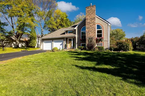 18526 Harrogate Dr, Eden Prairie, MN 55346