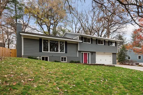 16520 Canterbury Dr, Minnetonka, MN 55345