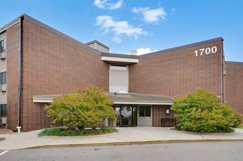 1700 Four Oaks Rd #128, Eagan, MN 55121