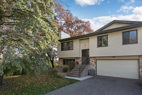 818 Sherwood Rd, Shoreview, MN 55126