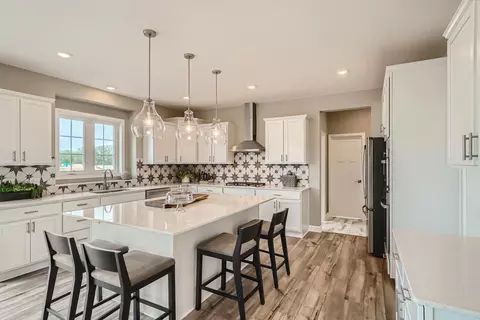4763 Chestnut Dr, Woodbury, MN 55129
