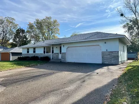 2001 Whitewater Trl, Brooklyn Park, MN 55444