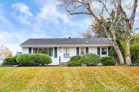1042 Edgewater Ave, Shoreview, MN 55126