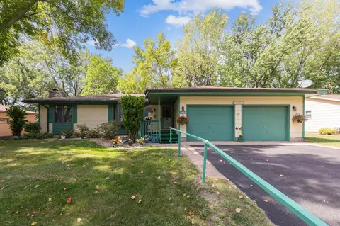 1040 Pierce St S, Shakopee, MN 55379