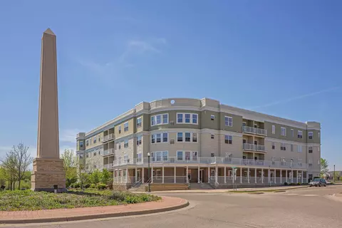 114200 Hundertmark Rd #201, Chaska, MN 55318