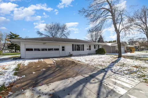 805 Hillcrest Dr, Montgomery, MN 56069