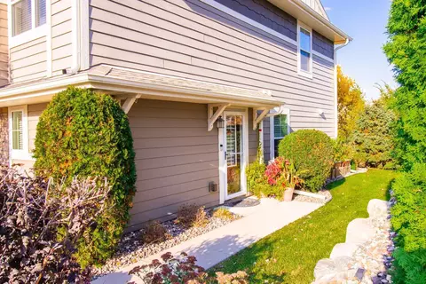 3976 Cedar Grove Ln, Eagan, MN 55122