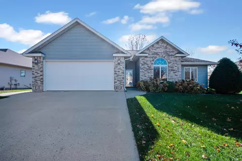520 Southport Dr, Fairmont, MN 56031