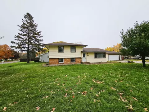 1666 Rosewood Ave S, Maplewood, MN 55109