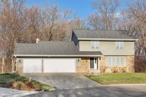 17272 Round Lake Rd, Eden Prairie, MN 55346