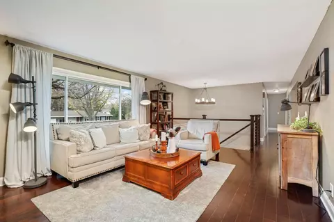 9654 Upton Rd, Bloomington, MN 55431 photo 2