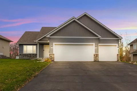 844 Bridle Creek Dr, Jordan, MN 55352